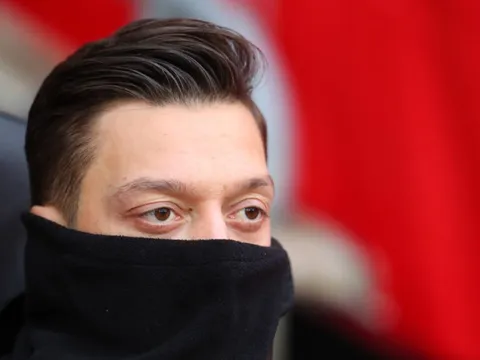 Kẻ bị Emery "bỏ mặc" CHÍNH THỨC xác nhận tương lai ở Arsenal