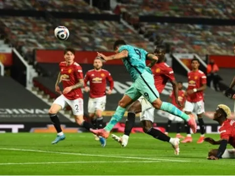 "Kèm người kém cỏi từ Paul Pogba"