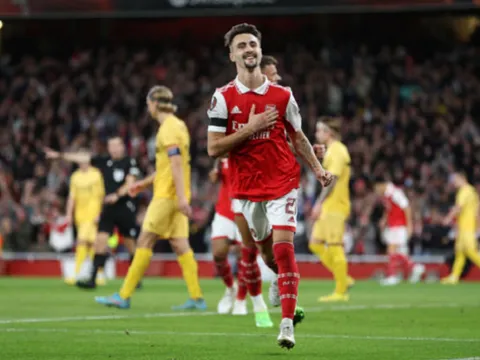 Kép phụ lên tiếng, Arsenal thắng dễ '3 sao'