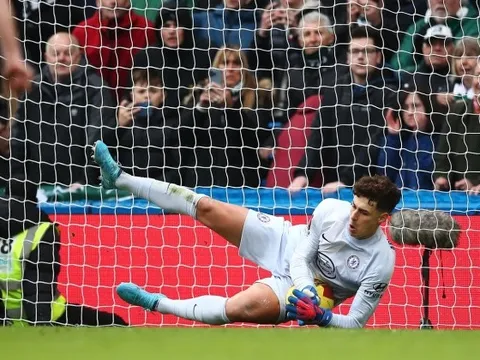 Kepa tiết lộ bí quyết bắt penalty hay