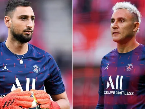 Keylor Navas nhận 'cái tát' từ Donnarumma