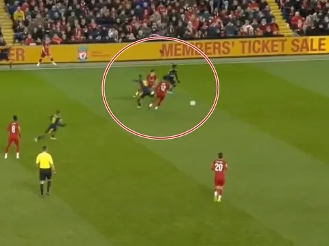 Khả năng đọc trận đấu đỉnh cao của Mesut Ozil