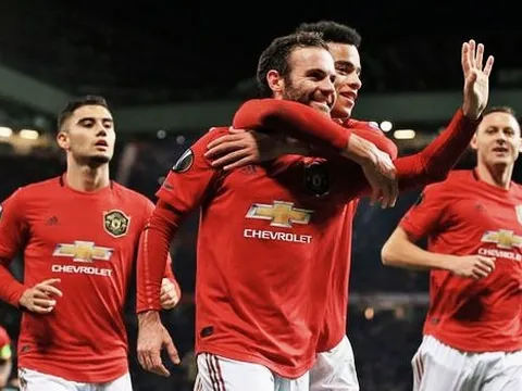 Khi cả 6 tiền vệ của Man United đồng loạt tỏa sáng