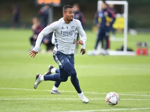 Khó cho Gabriel Jesus; Cú hích Xhaka và Odegaard