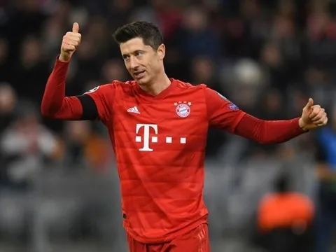 Khó tin! Lewandowski đang chấp cả hàng công Man Utd?