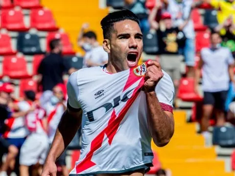 Khoác số áo lạ, Falcao ghi bàn ra mắt giúp đội nhà thắng đậm