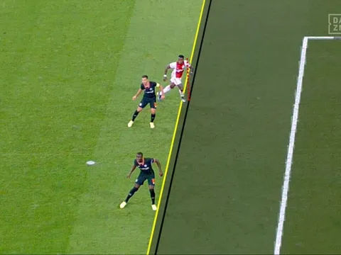 Khoảng cách giữa Zouma và Promes sít sao thế nào ở bàn thắng bị từ chối?