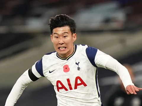 Khoảnh khắc phì cười của Son Heung-min đầu trận gặp Crystal Palace