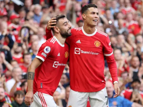 Không chỉ cú đúp, hành động tinh tế của Ronaldo khiến CĐV phát cuồng