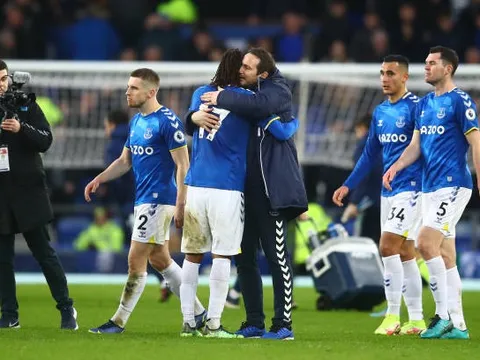 Không chỉ Van de Beek, Lampard còn hồi sinh cựu sao Arsenal