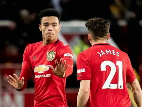 Không có Martial, Cavani, phương án nào cho hàng công Man Utd?