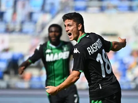 Không phải Giroud, đây mới xứng đáng là "kép phụ" của Ibra