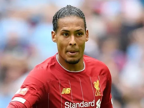 Không thi đấu, Van Dijk nhắn các đồng đội 1 lời