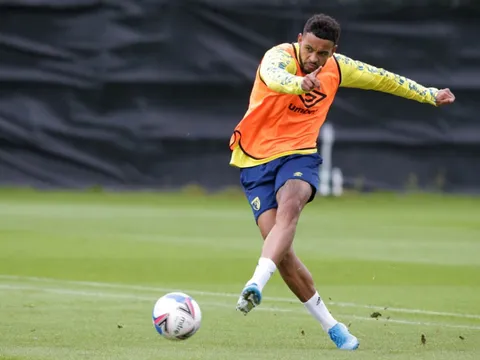 Kình địch Liverpool quan tâm đến "đứa con lưu lạc" của Man Utd