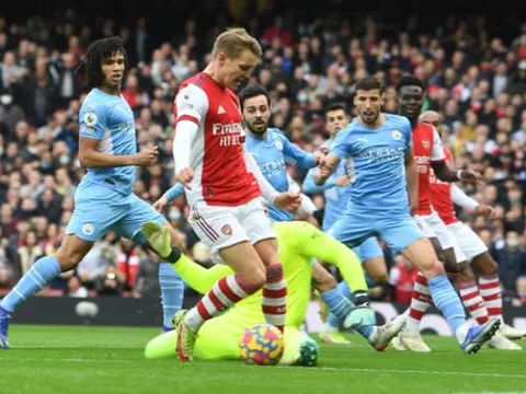 Huyền thoại Man Utd đòi công bằng cho Arsenal