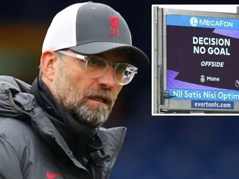 Klopp: "Ai có thể giải thích cho tôi không?"