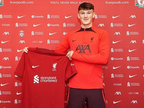 Klopp: "Cậu ấy khỏe, thông minh, tự tin và có kỹ thuật tốt"