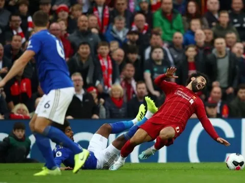 Klopp điên tiết: "Sao hắn ta dám làm thế? Tôi không thể bỏ qua"
