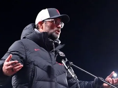 Klopp điên tiết: "Tôi nghĩ về việc cho họ điểm"