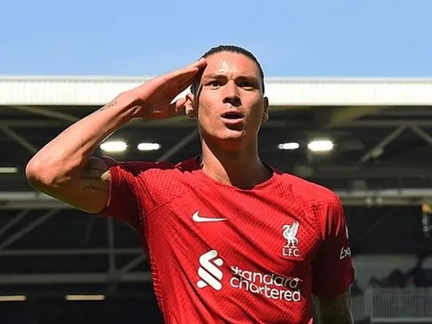 Klopp 'tiến thoái lưỡng nan' với Nunez