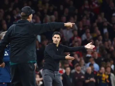 Klopp tố cáo Arteta