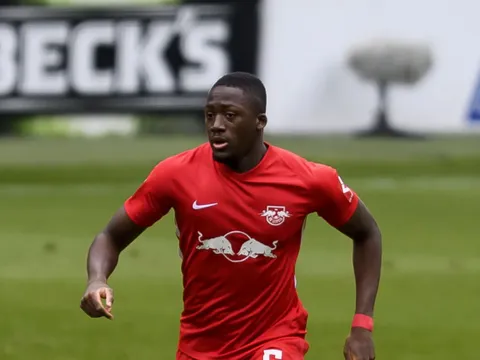 Sếp lớn thừa nhận, Liverpool có thể mua đối tác hoàn hảo cho Van Dijk