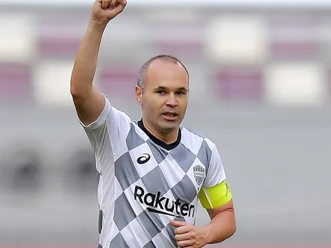 Koeman và Laporta gặp rắc rối, Iniesta nói gì?