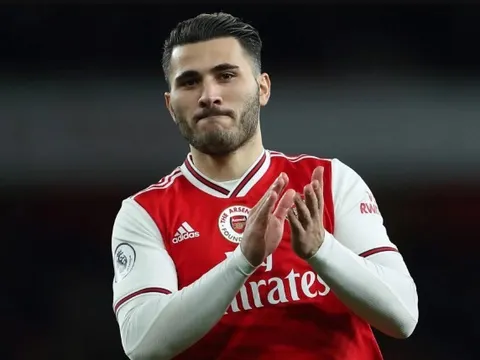 Kolasinac chính thức chia tay Arsenal