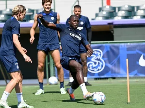 Koulibaly tập buổi đầu tiên cùng Chelsea
