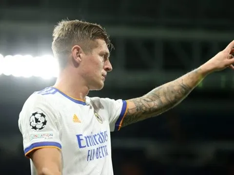 Kroos cam kết tương lai ở Real