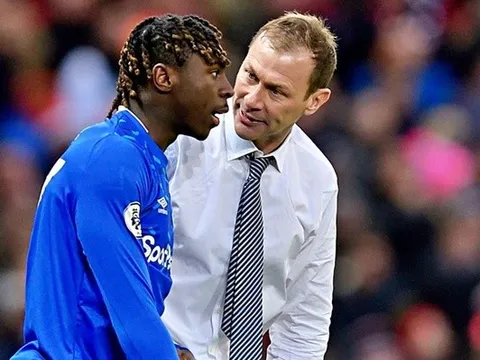 Kỳ lạ! Thần đồng nước Ý vào sân 18 phút rồi bị thay ra trước Man Utd