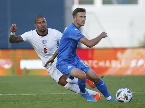 Ăn thẻ đỏ quá 'thô', sao Man City tuyên bố sốc về sự nghiệp ở ĐT Anh