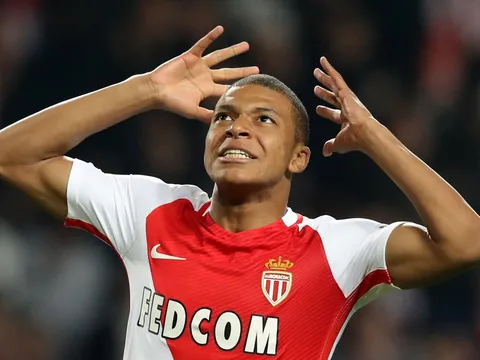'Tôi đã hỏi họ còn chờ gì nữa mà không mua Mbappe'