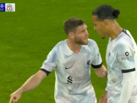 Phản ứng của Klopp khi Milner hét vào mặt Van Dijk