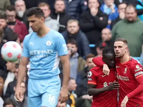 Gary Neville nhận định yếu tố giúp Liverpool chiếm lợi thế