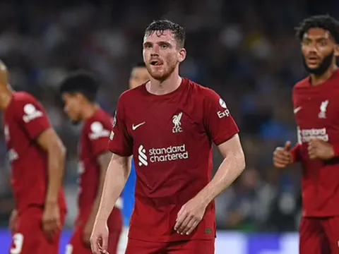 Jamie Carragher: "Đó là thứ bóng đá tự sát"