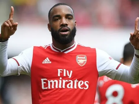 Lacazette ra điều kiện cho đội bóng mới