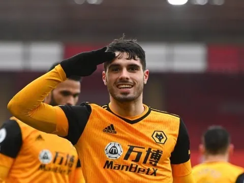 Lại tỏa sáng, Pedro Neto sắp báo "tin buồn" cho Jadon Sancho?