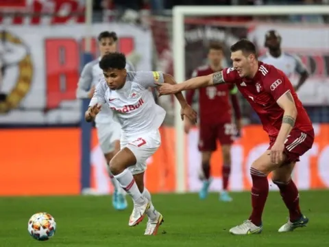 Làm khổ Bayern, mục tiêu của Chelsea và Liverpool được khen ngợi hết lời