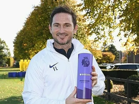 Lampard, 'kẻ hạ sát' Man Utd và 'siêu tiền đạo' được vinh danh