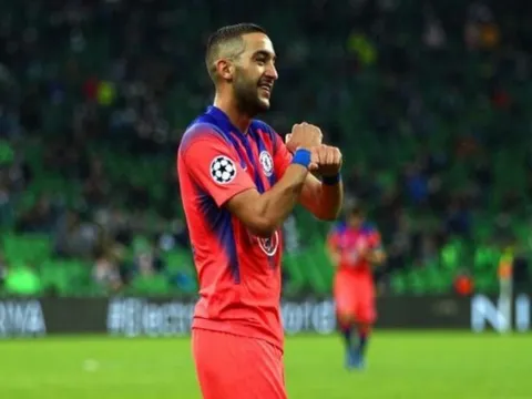 Lampard: "Cậu ấy tung ra những đường chuyền mà các cầu thủ khác không thực hiện được"