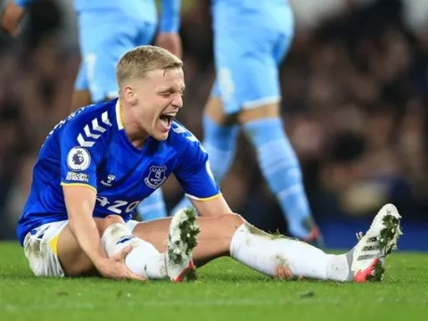 Van de Beek không có tên trong đội hình, Lampard giải thích nguyên do