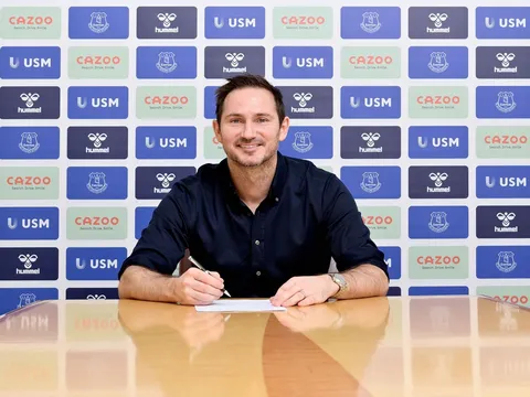 Lampard rạng rỡ ra mắt đội bóng mới