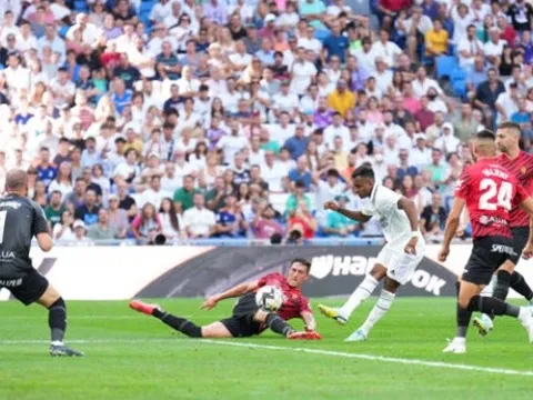 Lập cơn mưa siêu phẩm, Real đòi lại ngôi đầu từ tay Barca
