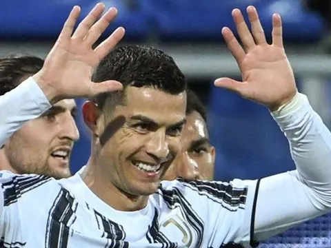 Lập hat-trick chấn động sách kỷ lục, Ronaldo lập tức lên tiếng về Pele
