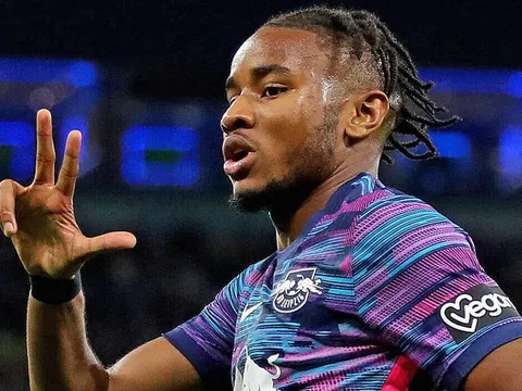 Liverpool tăm tia sao nã hat-trick vào lưới Man City