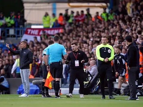 Vì sao trận Leeds - Arsenal bị hoãn?