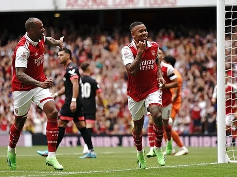 "Cậu ấy không thể ngừng ghi bàn cho Arsenal"