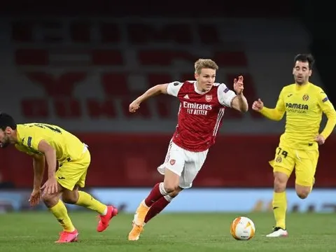 Lee Dixon chỉ trích sao Arsenal: "Tại sao cậu ấy lại đi bộ?"
