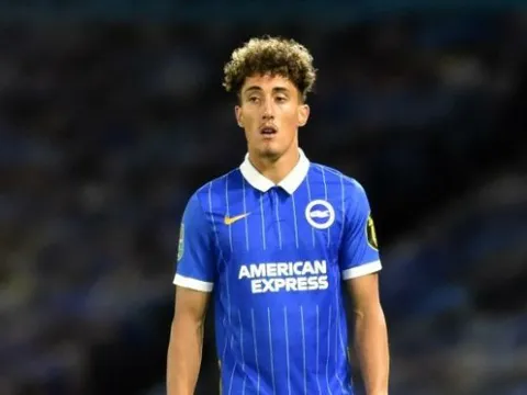 Leeds United có động thái mới, Premier League hãy "coi chừng"